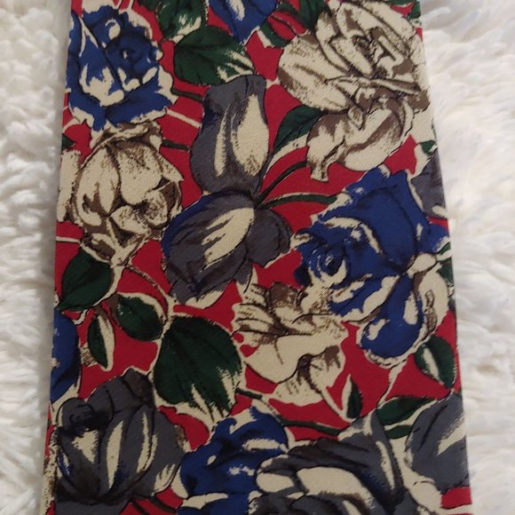 Givenchy 100% Silk Showy Rose Gentlemans Tie - Picture 2 of 9